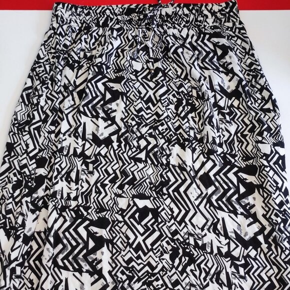 Guess maxi skirt geometrical pattern lightweight black & white women's size L - Picture 2 of 8